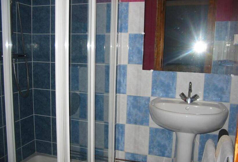 חדר סטנדרט לשלושה, Auberge Du Meygal