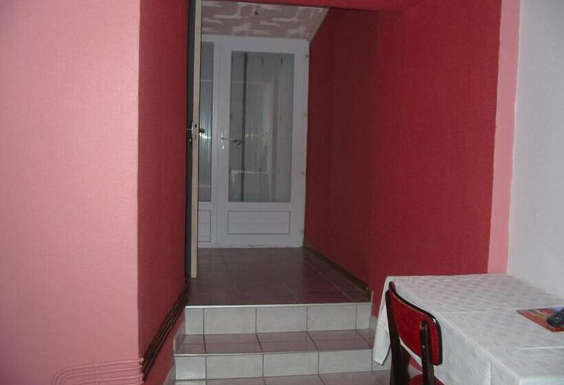 חדר סטנדרט לשלושה, Auberge Du Meygal