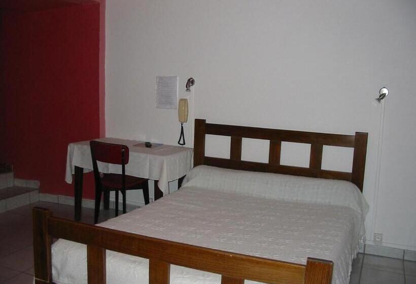 חדר סטנדרט לשלושה, Auberge Du Meygal