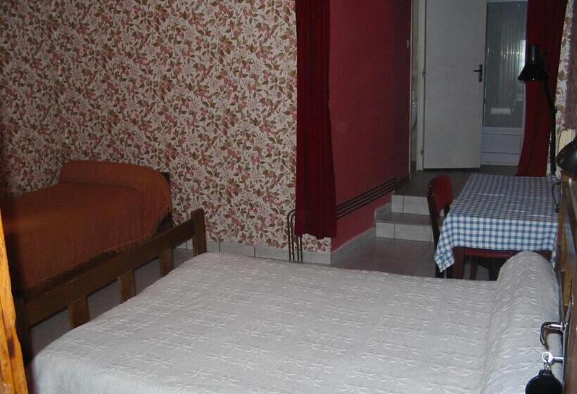 Номер Стандарт Трехместный, Auberge Du Meygal