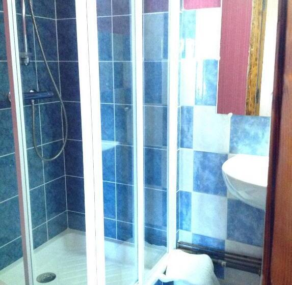 חדר סטנדרט לארבעה, Auberge Du Meygal