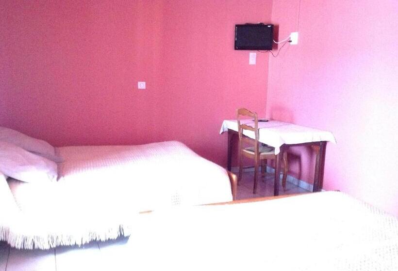 חדר סטנדרט לארבעה, Auberge Du Meygal