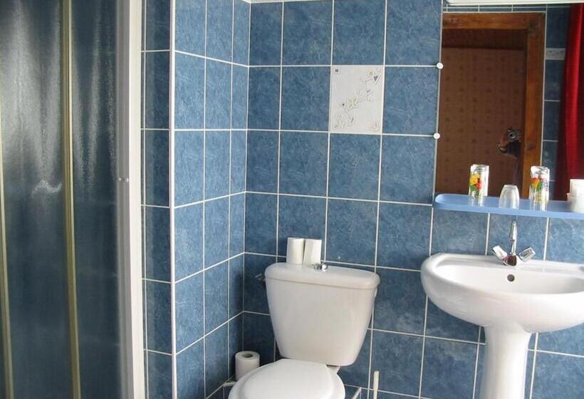 חדר סטנדרט לארבעה, Auberge Du Meygal