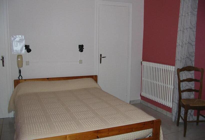 חדר סטנדרט לארבעה, Auberge Du Meygal