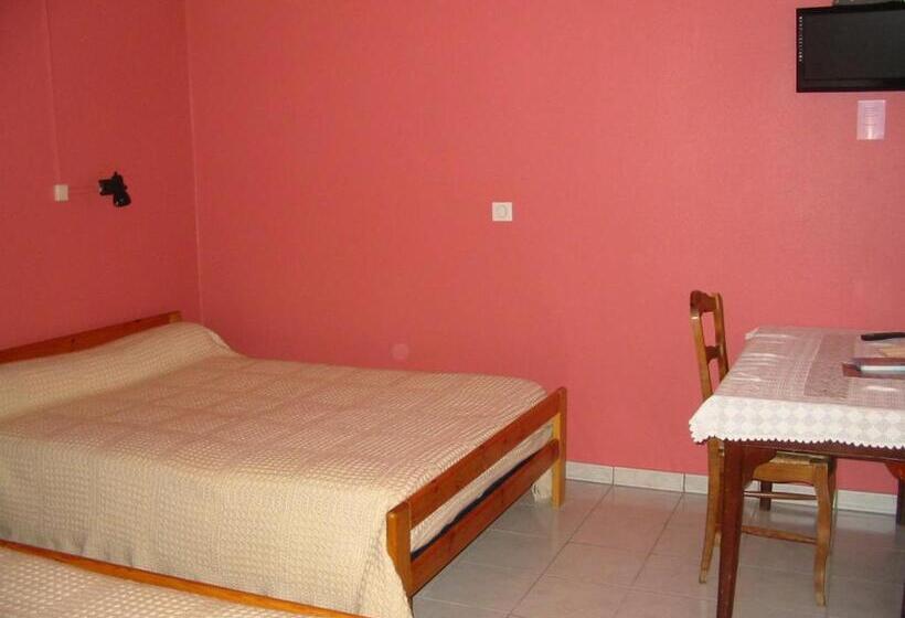 חדר סטנדרט לארבעה, Auberge Du Meygal