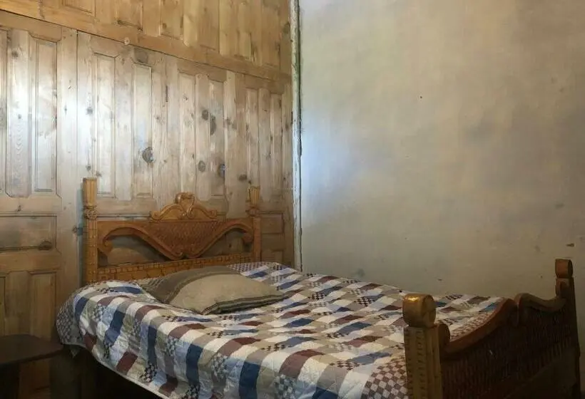 اتاق اکونومی, Guesthouse Svani