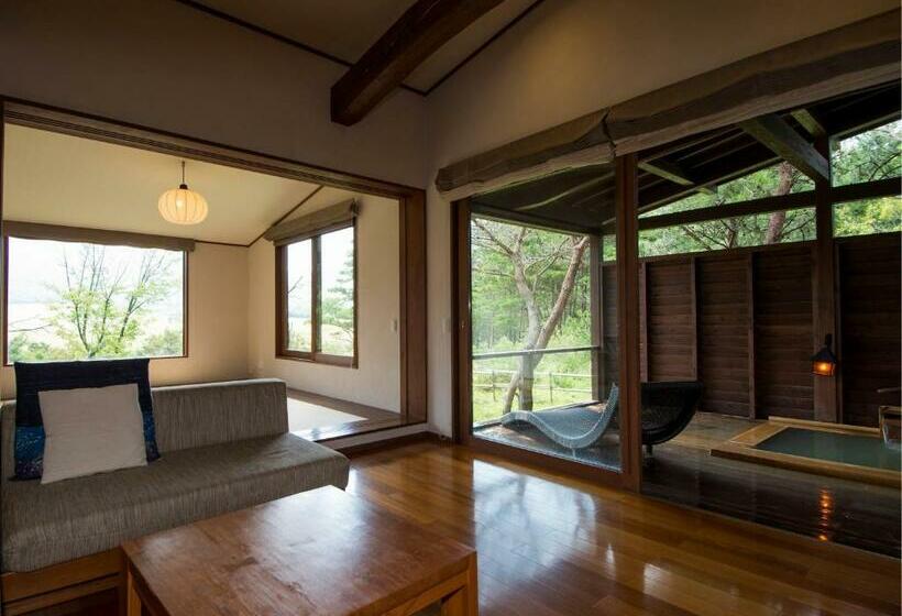 غرفة قياسية رباعية, Oita Kuoritei