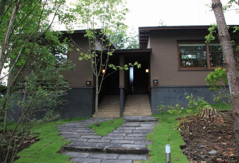 غرفة قياسية رباعية, Oita Kuoritei