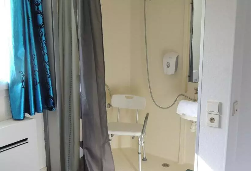 Standard Room Adapted for people with reduced mobility, Astrotel Romorantin Lanthenay Soirée étape