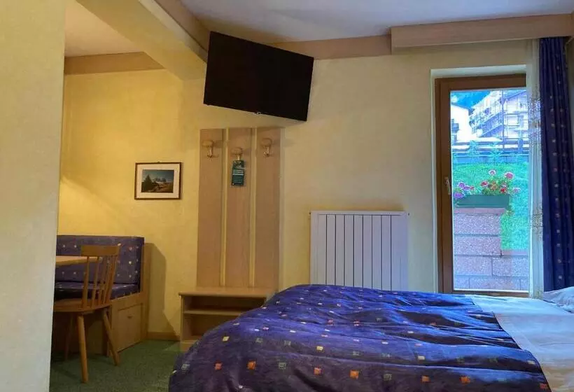 エコノミートリプルルーム, Berg Hotel Latemar Spitze