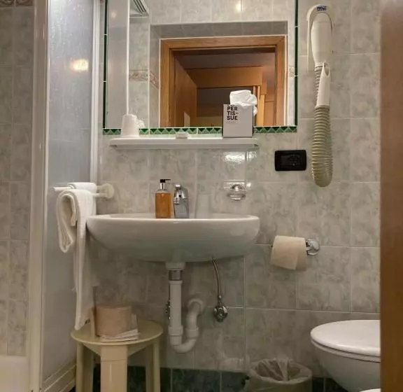 エコノミートリプルルーム, Berg Hotel Latemar Spitze