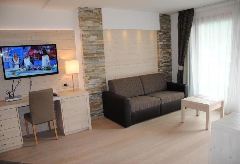 סוויטת ג'וניור נוף לאגם, Alpenresort Belvedere