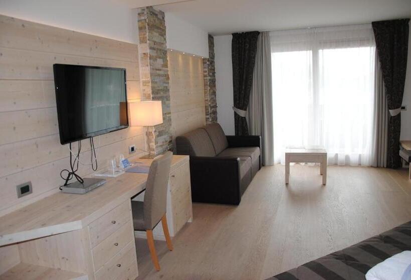 סוויטת ג'וניור נוף לאגם, Alpenresort Belvedere