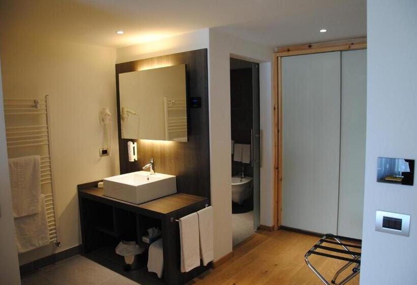 סוויטת ג'וניור נוף לאגם, Alpenresort Belvedere