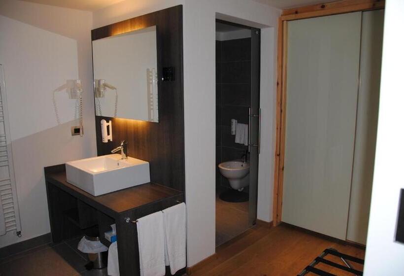 סוויטת ג'וניור נוף לאגם, Alpenresort Belvedere