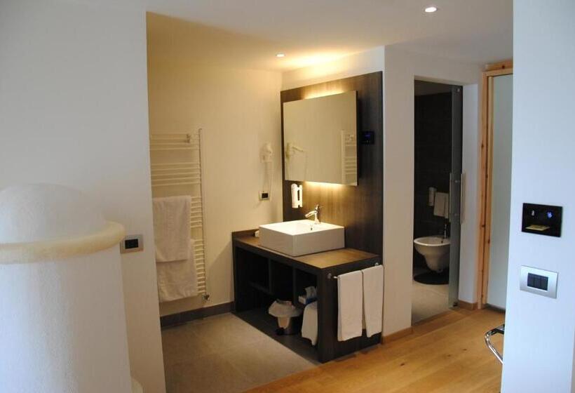 סוויטת ג'וניור נוף לאגם, Alpenresort Belvedere