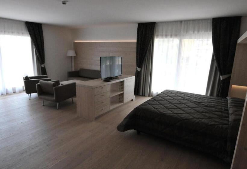 סוויטת ג'וניור נוף לאגם, Alpenresort Belvedere