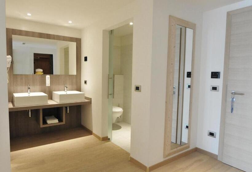 סוויטת ג'וניור נוף לאגם, Alpenresort Belvedere