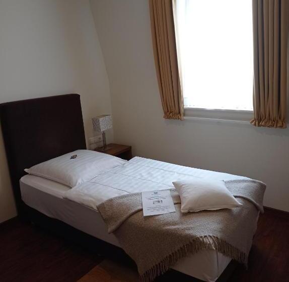 스탠다드 싱글 룸, Alte Redaktion