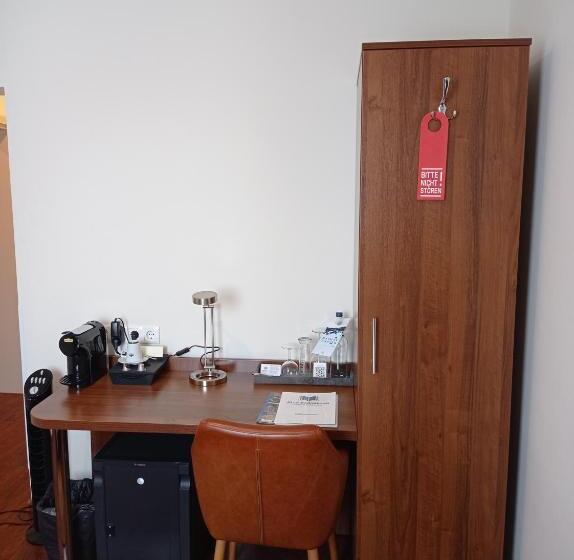 스탠다드 싱글 룸, Alte Redaktion