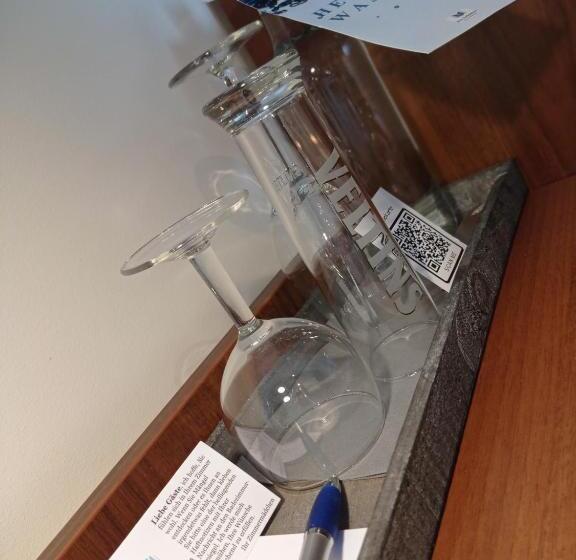 스탠다드 싱글 룸, Alte Redaktion