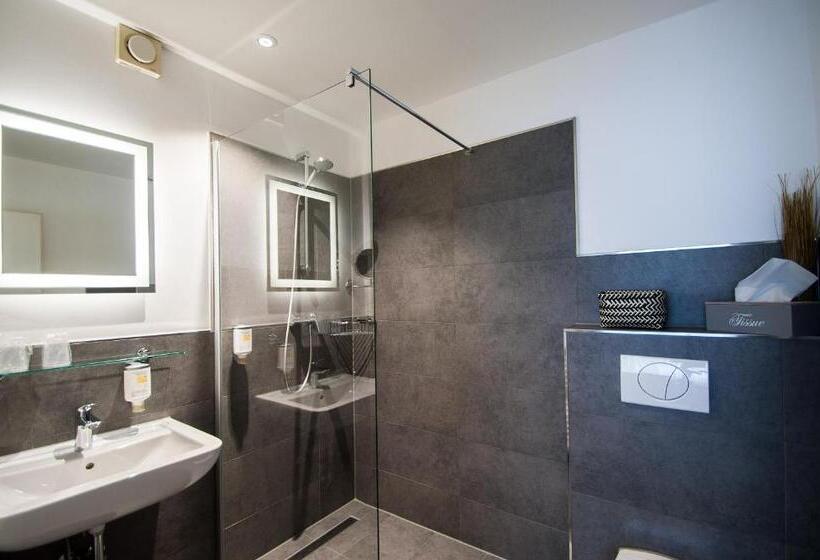 컴포트 룸, Alte Redaktion