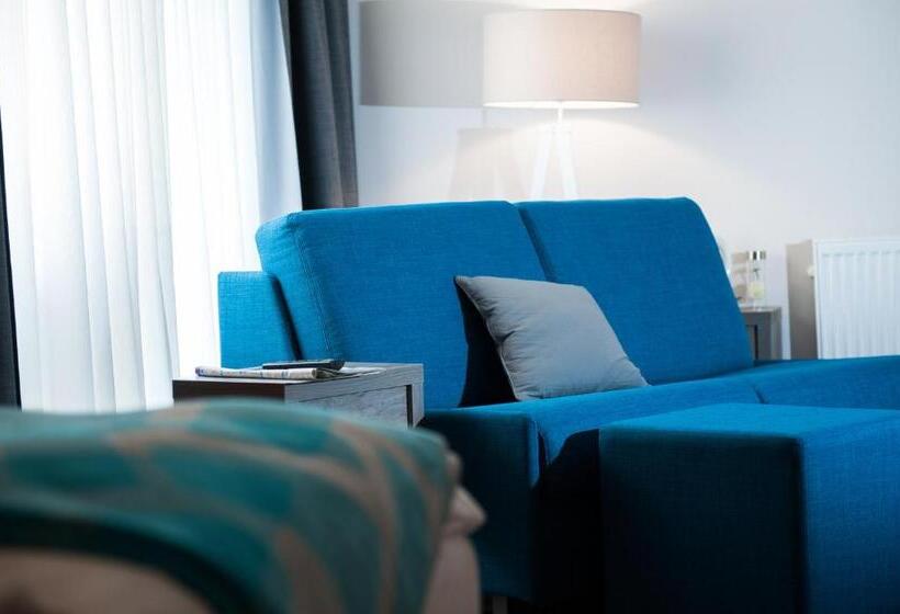 컴포트 룸, Alte Redaktion