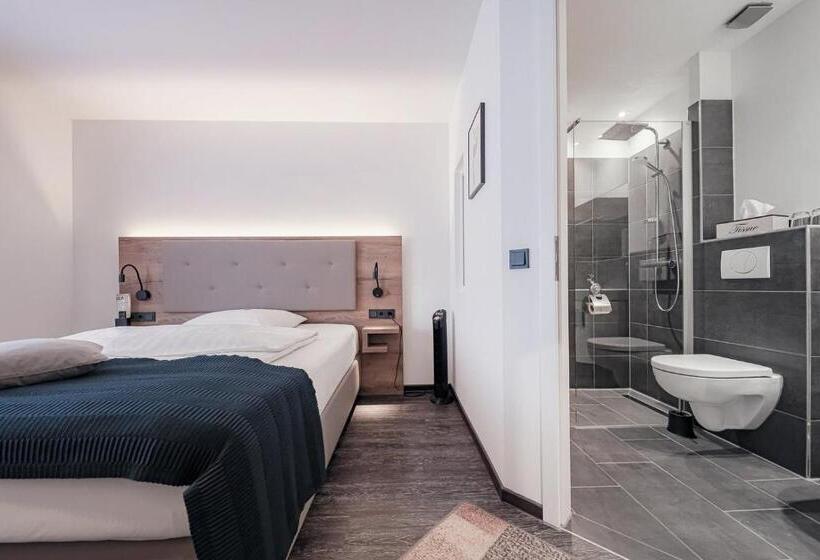 수피리어 싱글 룸, Alte Redaktion