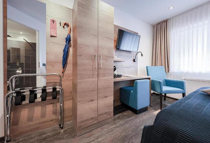 수피리어 싱글 룸, Alte Redaktion