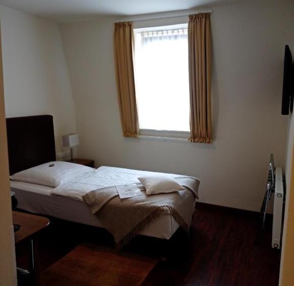 스탠다드 싱글 룸, Alte Redaktion