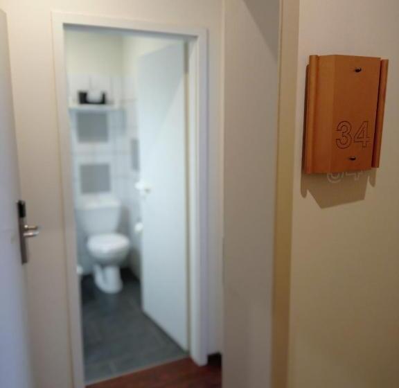 스탠다드 싱글 룸, Alte Redaktion