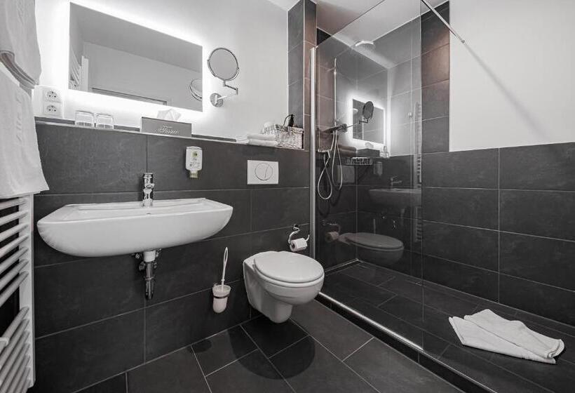 수피리어 싱글 룸, Alte Redaktion