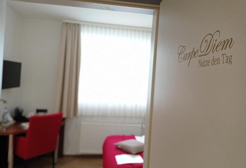 스탠다드 싱글 룸, Alte Redaktion