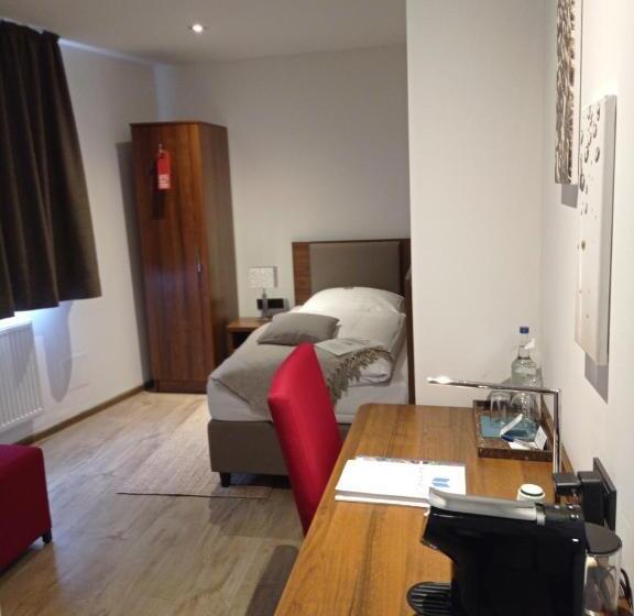 스탠다드 싱글 룸, Alte Redaktion