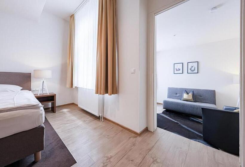 컴포트 룸, Alte Redaktion