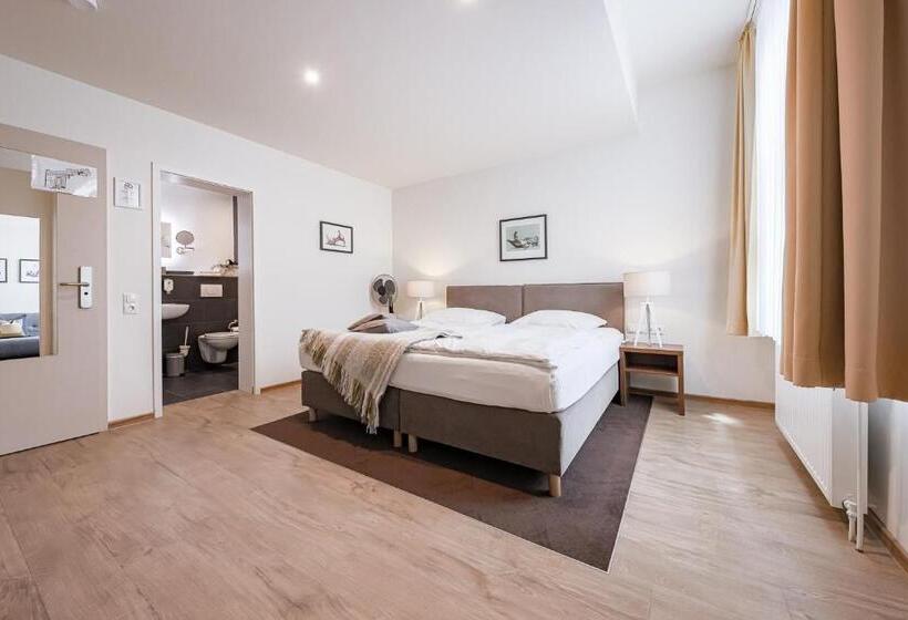 컴포트 룸, Alte Redaktion