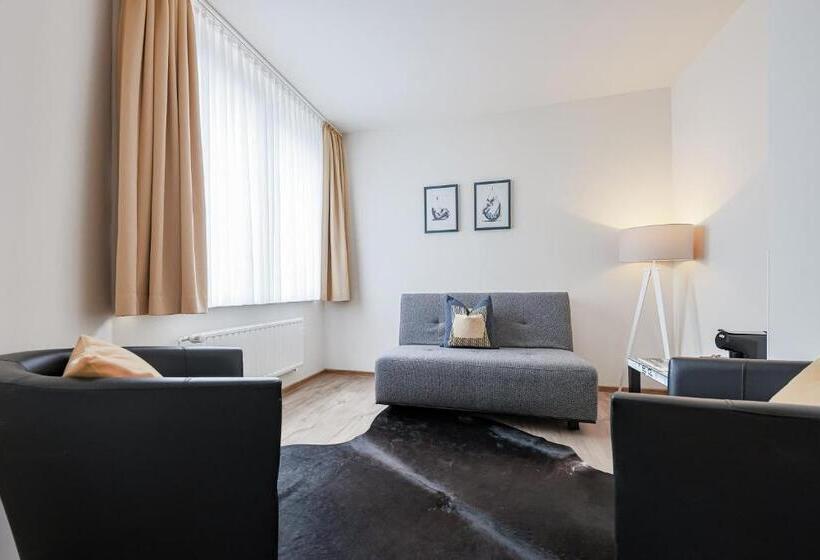 컴포트 룸, Alte Redaktion