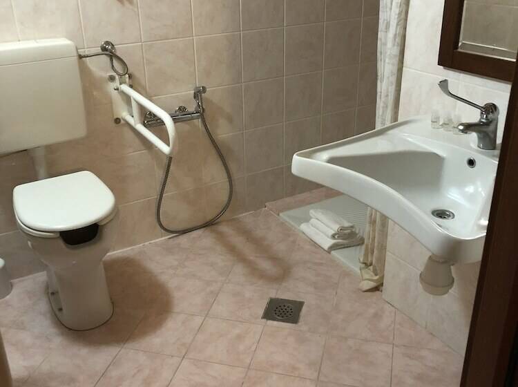 3-Bett-Standardzimmer, Capitelli