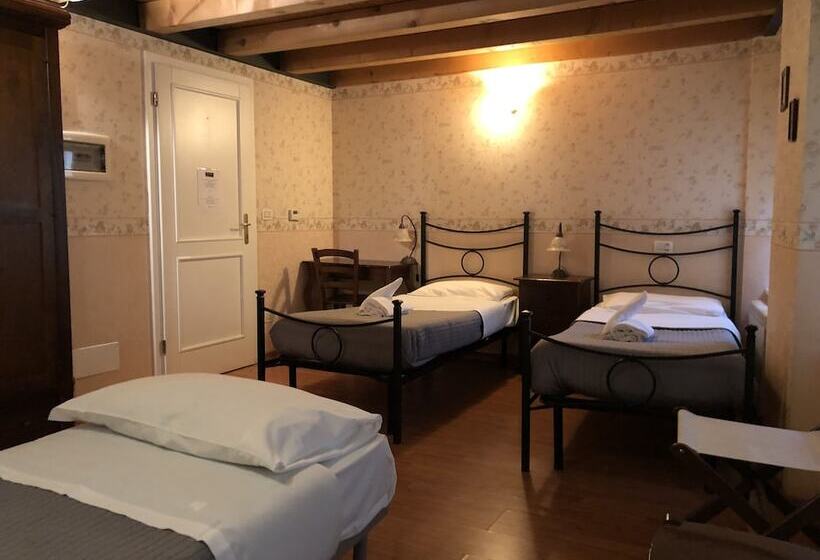 3-Bett-Standardzimmer, Capitelli