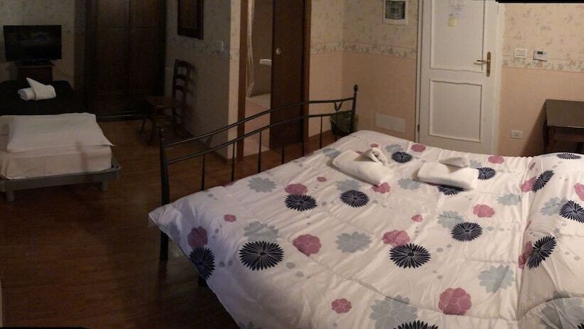 3-Bett-Standardzimmer, Capitelli