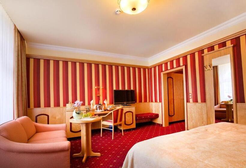 标准间带江景, Häcker S