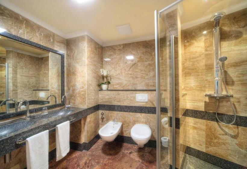 标准间带江景, Häcker S