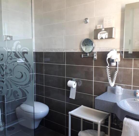 غرفة قياسية ثلاثية, La Bonbonniere   Sure Hotel Collection By Best Western