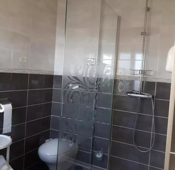 Standard Neljän Hengen Huone, La Bonbonniere   Sure Hotel Collection By Best Western