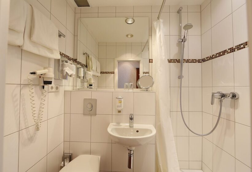 스탠다드 룸 강 전망, Karl Noss