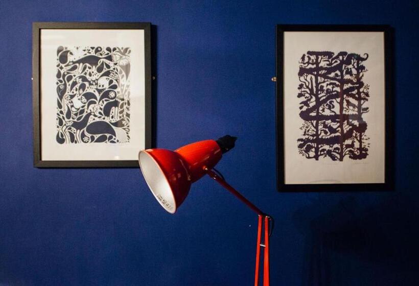 غرفة تنفيذية, Kings Arms