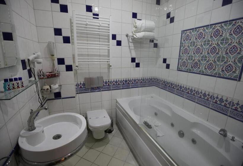 اتاق لوکس با بالکن, Lalesaray