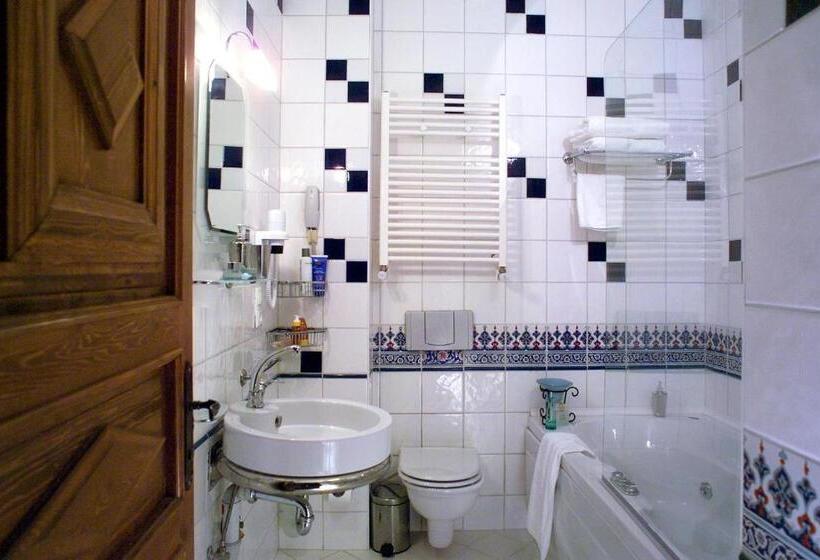 اتاق لوکس با بالکن, Lalesaray