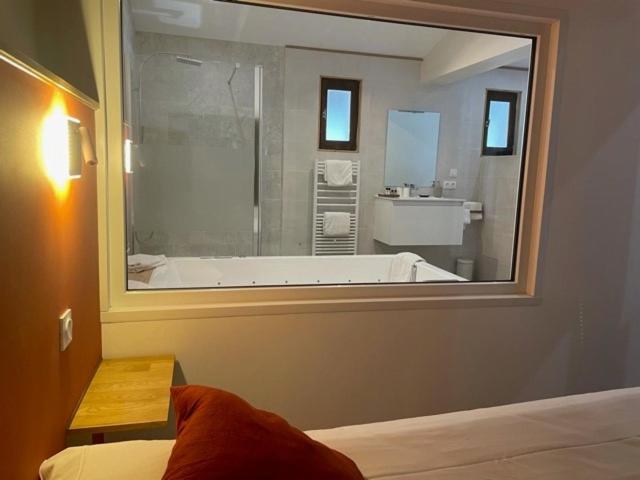 ハイドロマッサージバス付きスイート, L'estirado Des Adrets