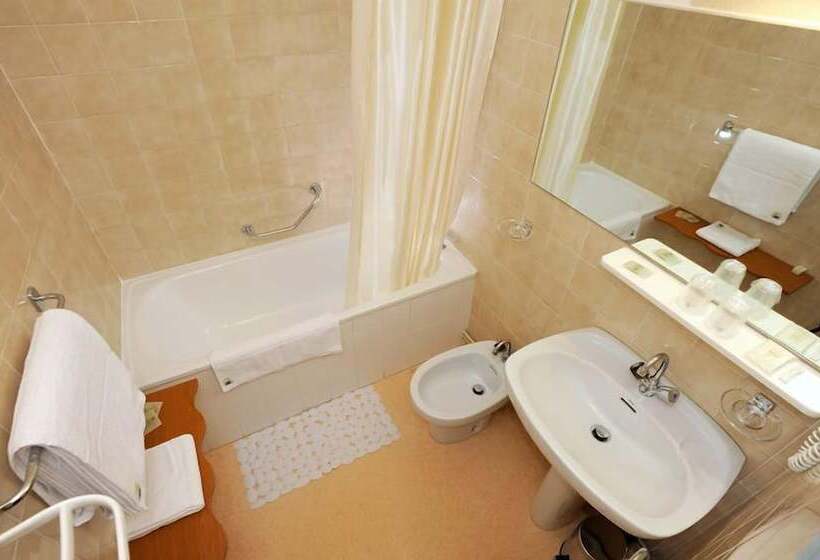 스탠다드 룸, Logis Hotel Des Grands Vins